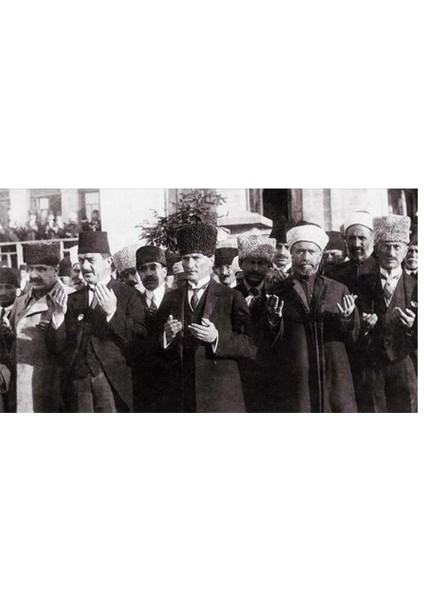 Atatürk Dua Ederken Tablo-Çerçevesiz - 50X70