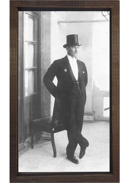 Şapka ve Takım Elbise Atatürk Tablosu-Kahverengi Ahşap - 50 x 70 cm