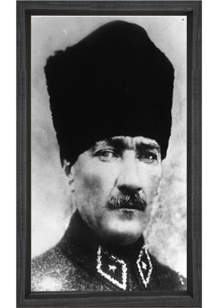 Atatürk Siyah Beyaz Tablosu-Siyah Ahşap Çerçeve - 40 x 60 cm