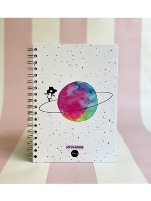 Satünlü Kız Tasarımlı Spiralli Sticker'lı Tarihsiz Konuşan Ajanda Haftalık Planlayıcı Defter 