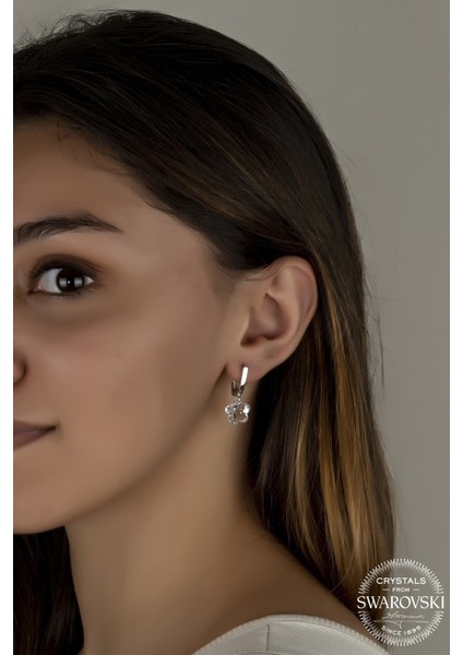 Union Swarovski Crystal Kadın Beyaz Papatya Gümüş Küpe