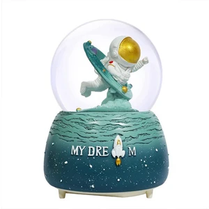 Astronot Temalı Büyük Boy Püskürtmeli Müzikli Işıklı Kar Küresi