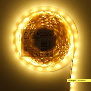 Üç Çip 60 Ledli Şerit LED 3000K Gün Işığı 15LM 12V 14,4W 5 Metre