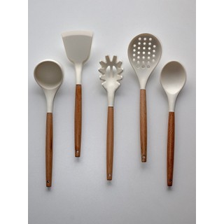 Morponi Bambu Saplı Beyaz Silikon 5 Parça Kevgir, Kepçe, Kaşık, Makarna ve Salata Kaşığı, Spatula 5'li Set