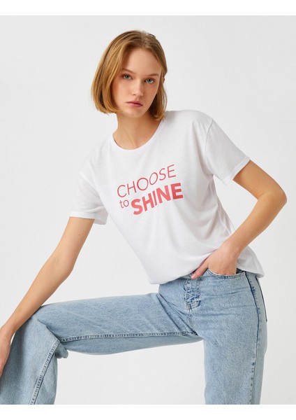 2YAK13087EK Yuvarlak Yaka Kısa Kollu Normal Kalıp Koyu Beyaz Kadın T-Shirt