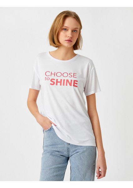 2YAK13087EK Yuvarlak Yaka Kısa Kollu Normal Kalıp Koyu Beyaz Kadın T-Shirt modelleri