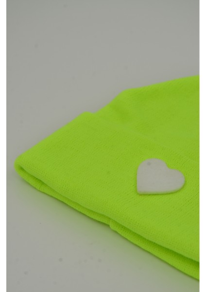 Sevgililer Günü Özel Koleksiyonu Beyaz Kalp Figürlü Neon Sarı Renk Unisex Erkek/Kadın Bere fiyatları