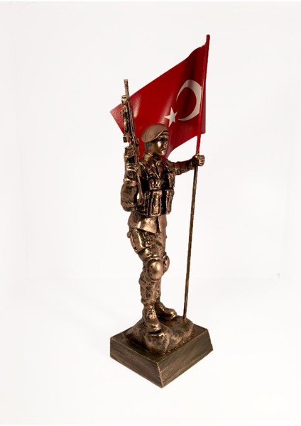 Bayraklı Bereli Asker Heykel modelleri