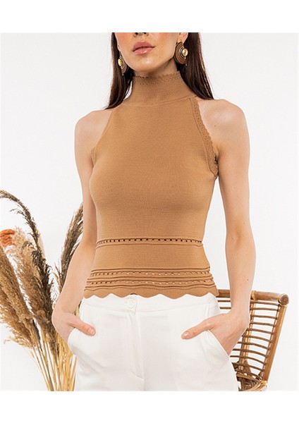 AQE FASHION Kadın Halter Yaka Dantel Detaylı Bluz Camel