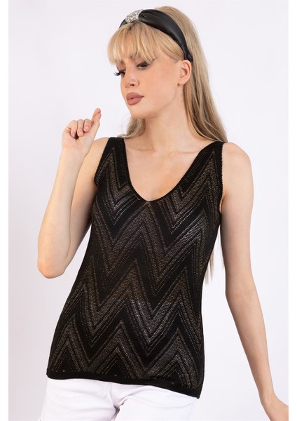 Zigzag Desenli V Yaka Siyah Bluz