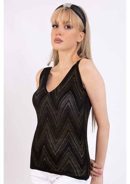 Zigzag Desenli V Yaka Siyah Bluz fiyatları