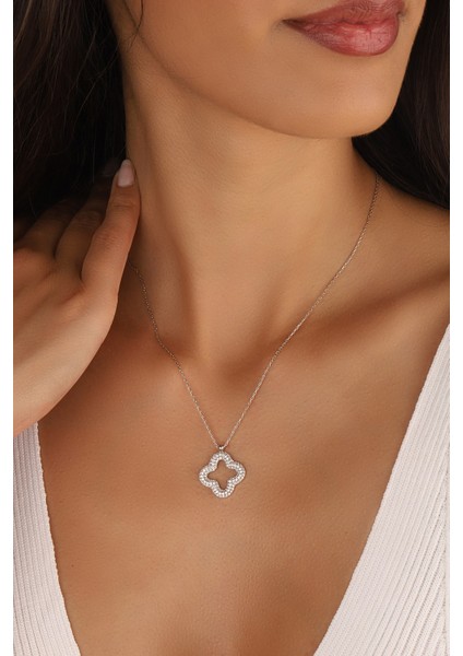 Yonca Model 925 Ayar Gümüş Kolye