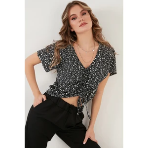 Çiçek Desenli Önü Büzgülü V Yaka Crop Bluz Bayan Bluz 5864486Y4