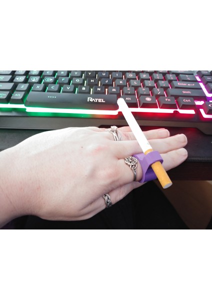 Oyun Oynarken Sigara Tutucu Aparatı Tutucusu