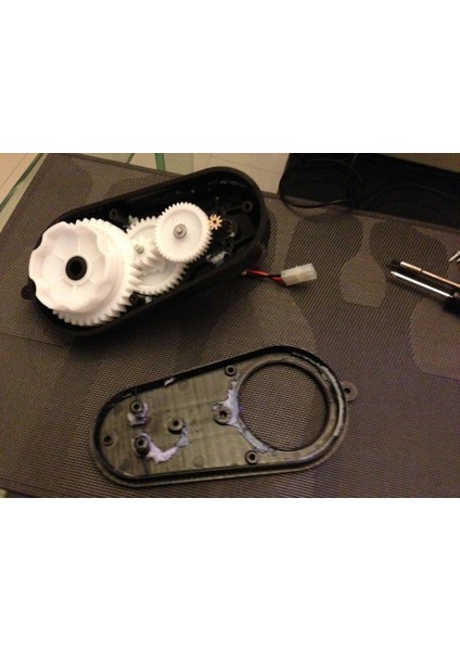 Güç Tekerlekleri Şanzıman. Plastik Aparat