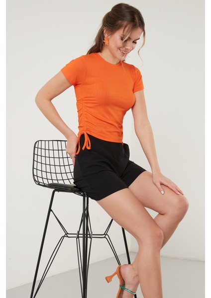 Yanlardan Büzgülü Kısa Kollu Crop Bluz Bayan Bluz 5864010 modelleri