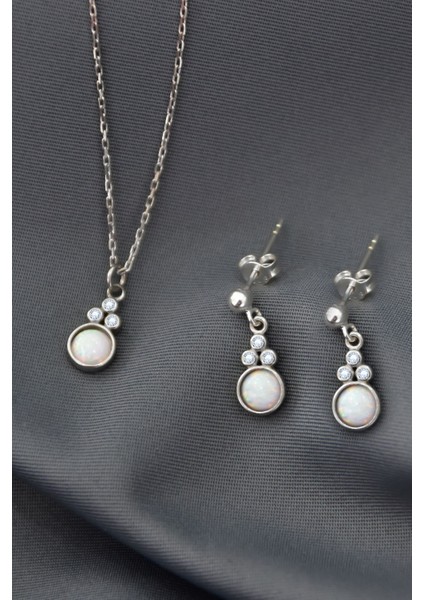 925 Ayar Gümüş Rodyum Kaplama Beyaz Opal Yuvarlak Kolye ve Çivili Küpe Set modelleri