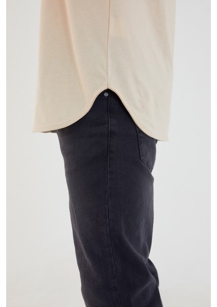 Bej Basic Erkek Bisiklet Yaka Long Fit Eteği Biyeli T-Shirt fiyatları