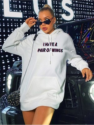 Trendseninle Kadın Beyaz Sırt Kanat Önü Slogan Baskılı Kapüşonlu Oversize Sweatshirt