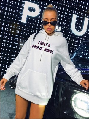 Trendseninle Kadın Beyaz Sırt Kanat Önü Slogan Baskılı Kapüşonlu Oversize Sweatshirt