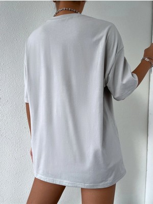 Trend Seninle Kadın Çizgili Figür Oversize Yıkamalı Gri T-Shirt