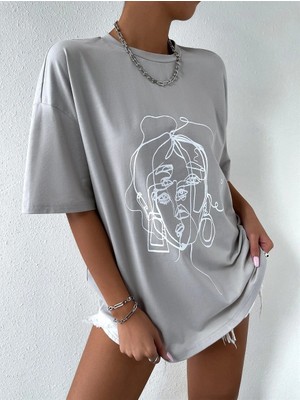 Trendseninle Kadın Çizgili Figür Oversize Yıkamalı Gri T-Shirt