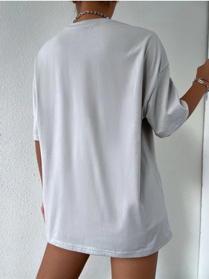 Trendseninle Kadın Çizgili Figür Oversize Yıkamalı Gri T-Shirt