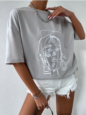 Trendseninle Kadın Çizgili Figür Oversize Yıkamalı Gri T-Shirt