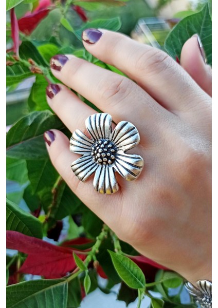 Antik Gümüş Kaplama Çiçek Şekilli El Yapımı Ayarlanabilir Kadın Yüzük