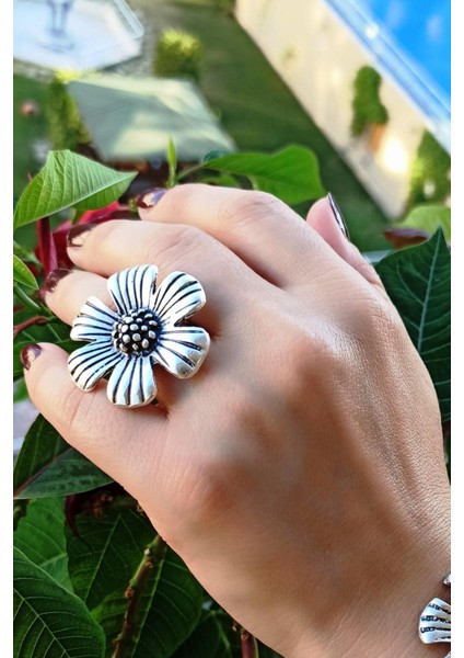 Antik Gümüş Kaplama Çiçek Şekilli El Yapımı Ayarlanabilir Kadın Yüzük fiyatları