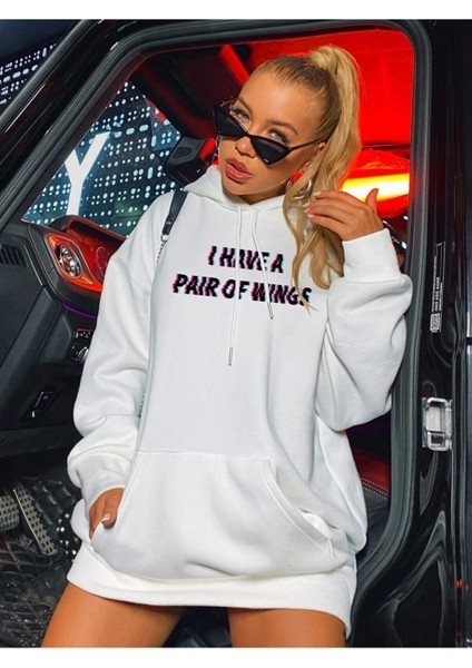 Kadın Beyaz Sırt Kanat Önü Slogan Baskılı Kapüşonlu Oversize Sweatshirt