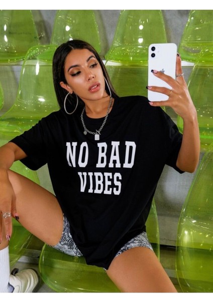 Kadın Siyah No Bad Vıbes Baskılı Oversize T-Shirt modelleri