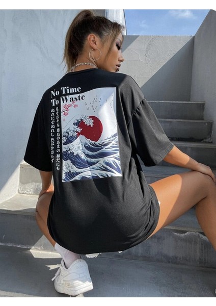 Kadın Japanese Sırt Baskılı T-Shirt modelleri