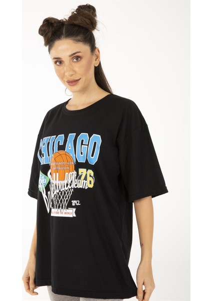 Kadın Siyah Oversize T-Shirt Ön Chıcago 76 Baskılı Tişört