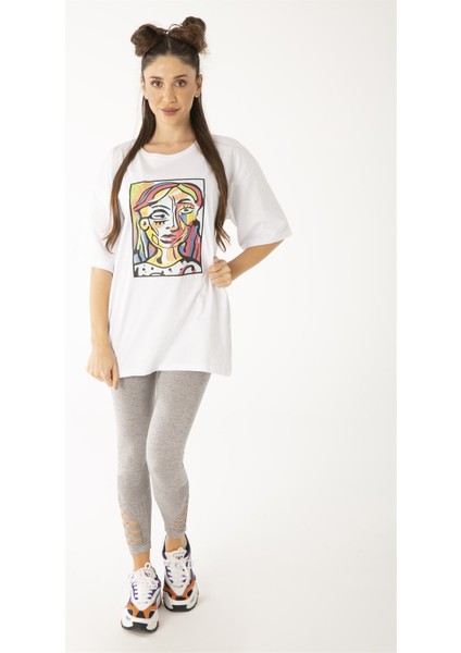 Kadın Beyaz Abstract Figure Baskılı Oversize T-Shirt indirimleri