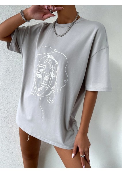 Kadın Çizgili Figür Oversize Yıkamalı Gri T-Shirt