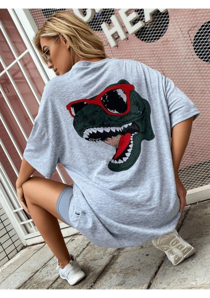 Kadın Gri Sırt Baskılı Dinazor Oversize T-Shirt fırsatları