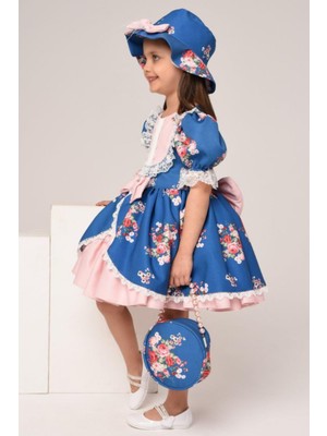 Riccotarz Kız Çocuk Fransız Dantel Işlemeli Önü Fiyonklu Çiçek Baskılı Çanta ve Şapkalı Mavi Elbise