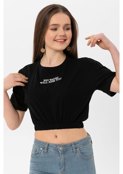 Kadın Önü Yazı Altı Lastik Detaylı Bisiklet Yaka Kısa T-Shirt indirimleri