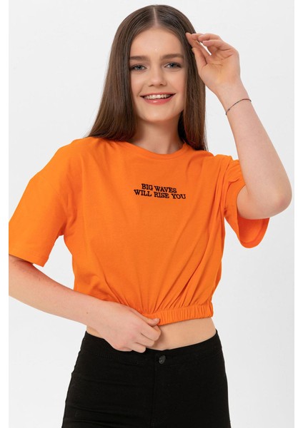 Kadın Önü Yazı Altı Lastik Detaylı Bisiklet Yaka Kısa T-Shirt fiyatları