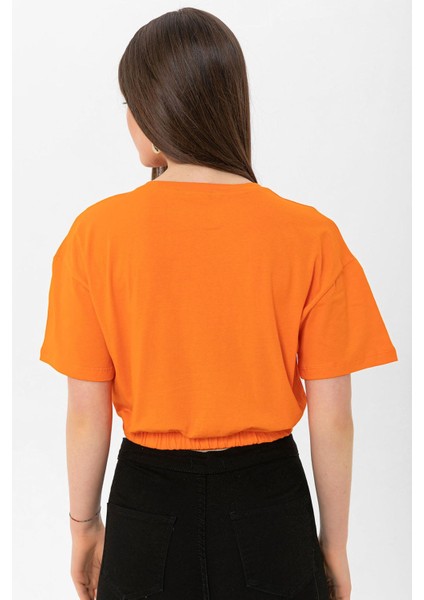 Kadın Önü Yazı Altı Lastik Detaylı Bisiklet Yaka Kısa T-Shirt indirimleri