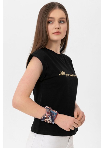 Kadın Önü Yazı Baskılı T-Shirt fırsatları