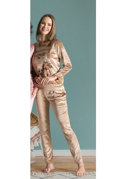 6526 Kadın Kadife Pijama Takım