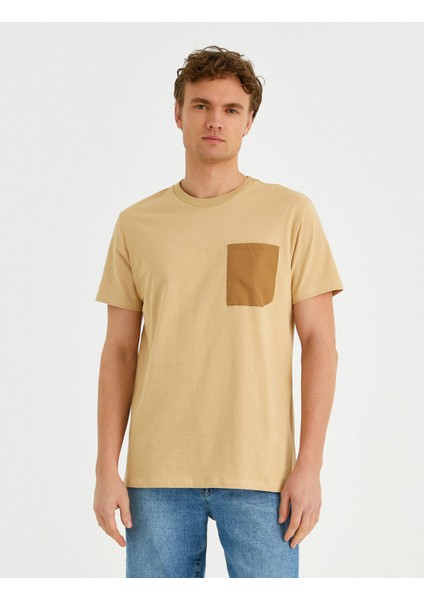 Erkek Standart Fit Cepli Tişört modelleri