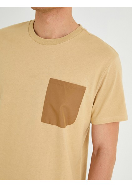 Erkek Standart Fit Cepli Tişört indirimleri