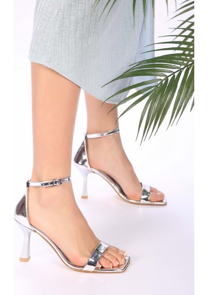 Kadın Gümüş Aynali Tek Bant Topuklu Ayakkabi fiyatları