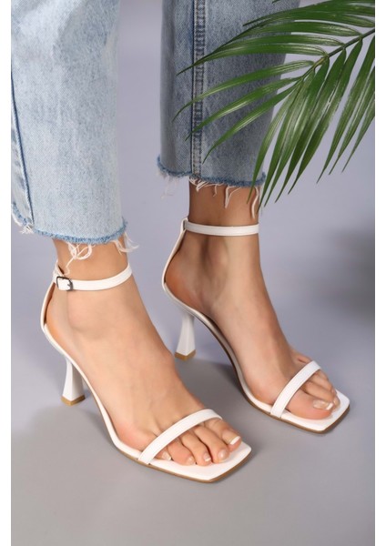 Kadın Beyaz Cilt Tek Bant Topuklu Ayakkabi