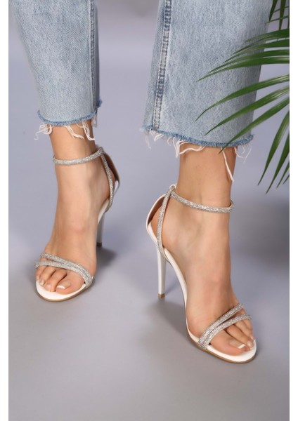 Kadın Beyaz Biyeli Tasli Topuklu Ayakkabi modelleri