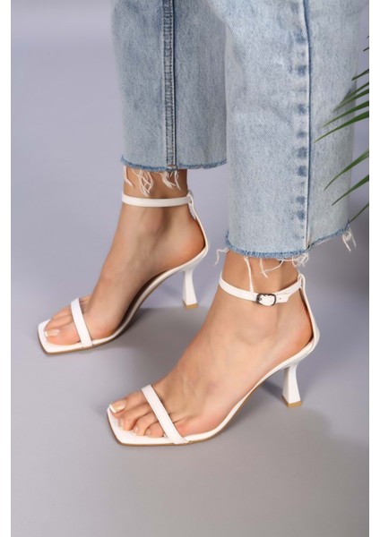Kadın Beyaz Cilt Tek Bant Topuklu Ayakkabi modelleri
