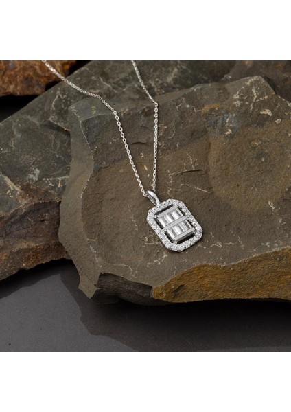 Crystal Baget Taşlı Beyaz Altın Kolye modelleri